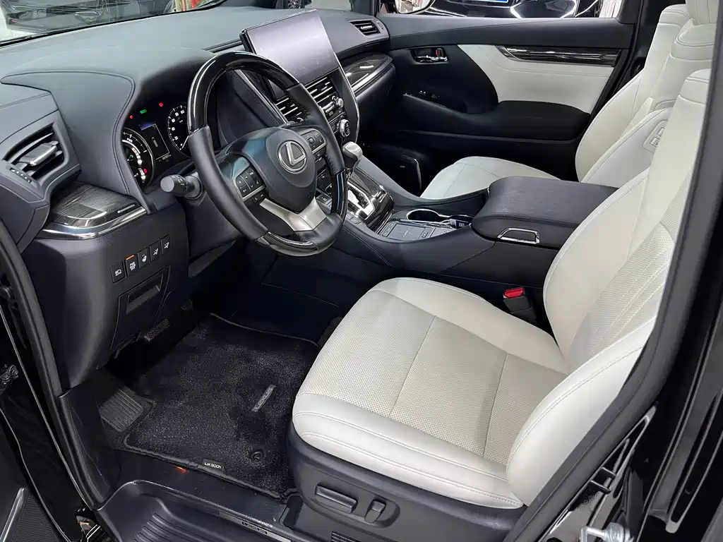 Lexus LM — миниатюра 21