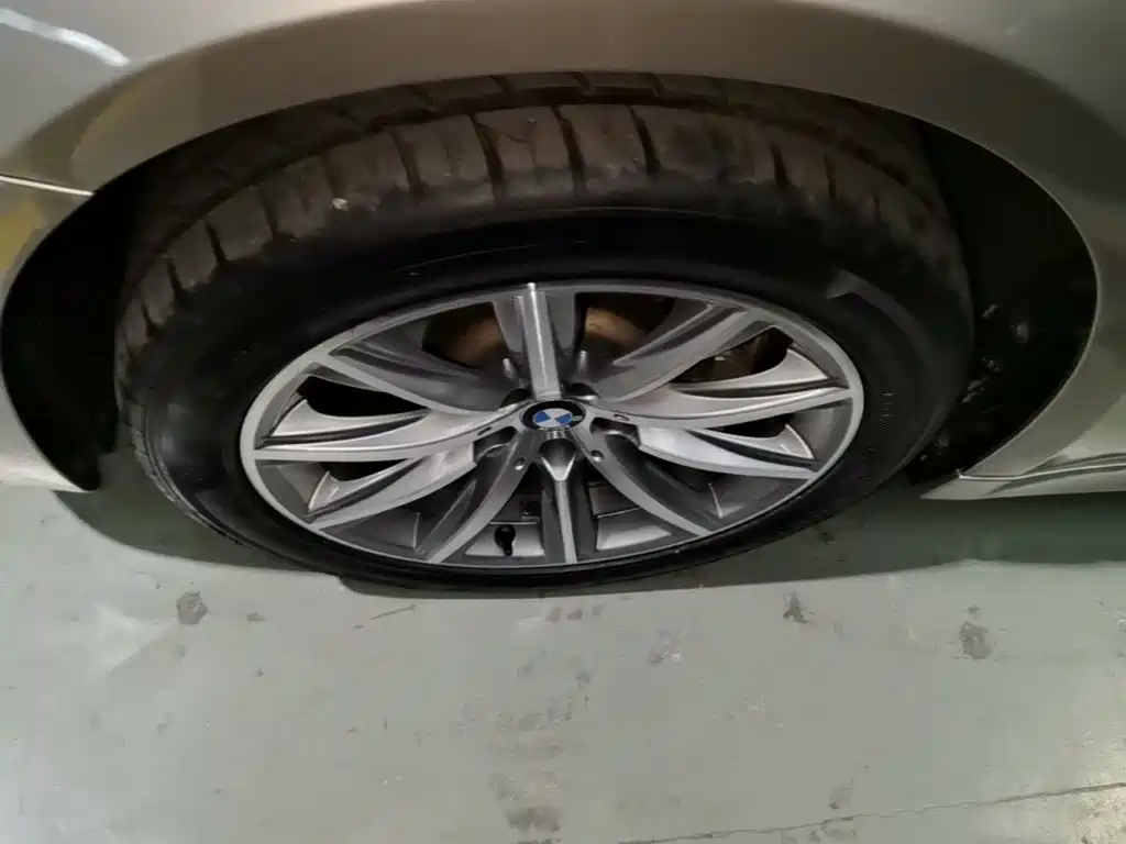BMW 5 Series — миниатюра 23
