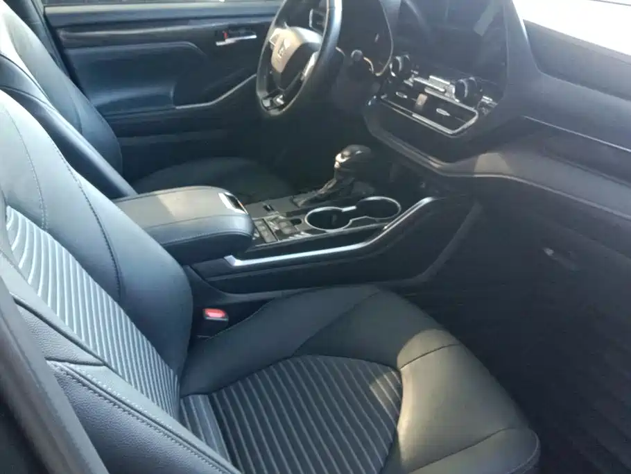 Toyota Crown Kluger — миниатюра 8