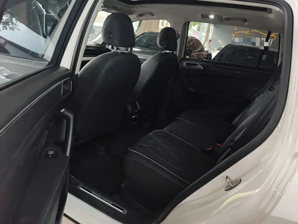 Volkswagen Tiguan L — миниатюра 17
