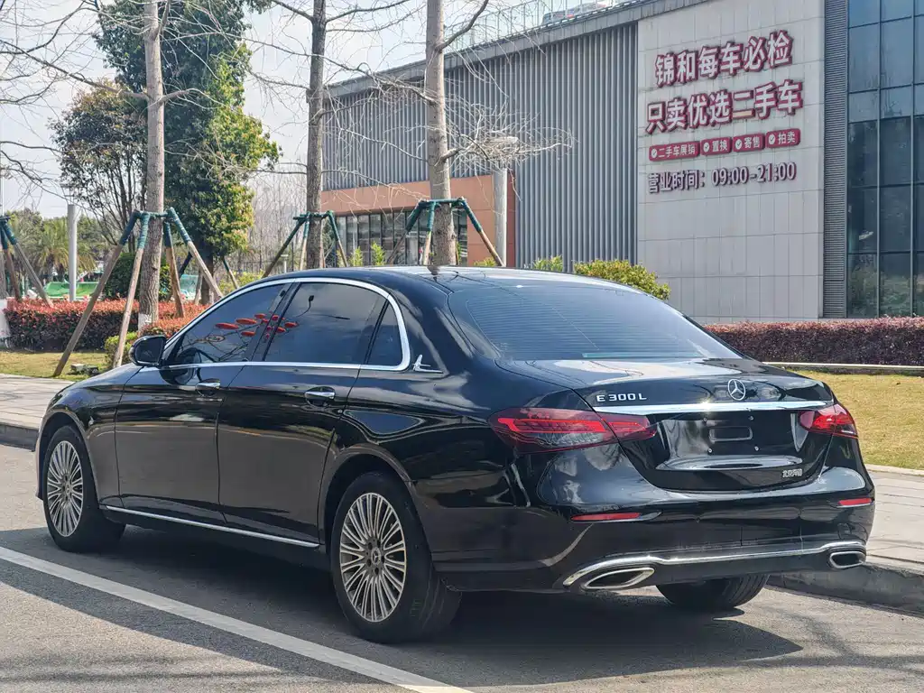 MERCEDES-BENZ E CLASS