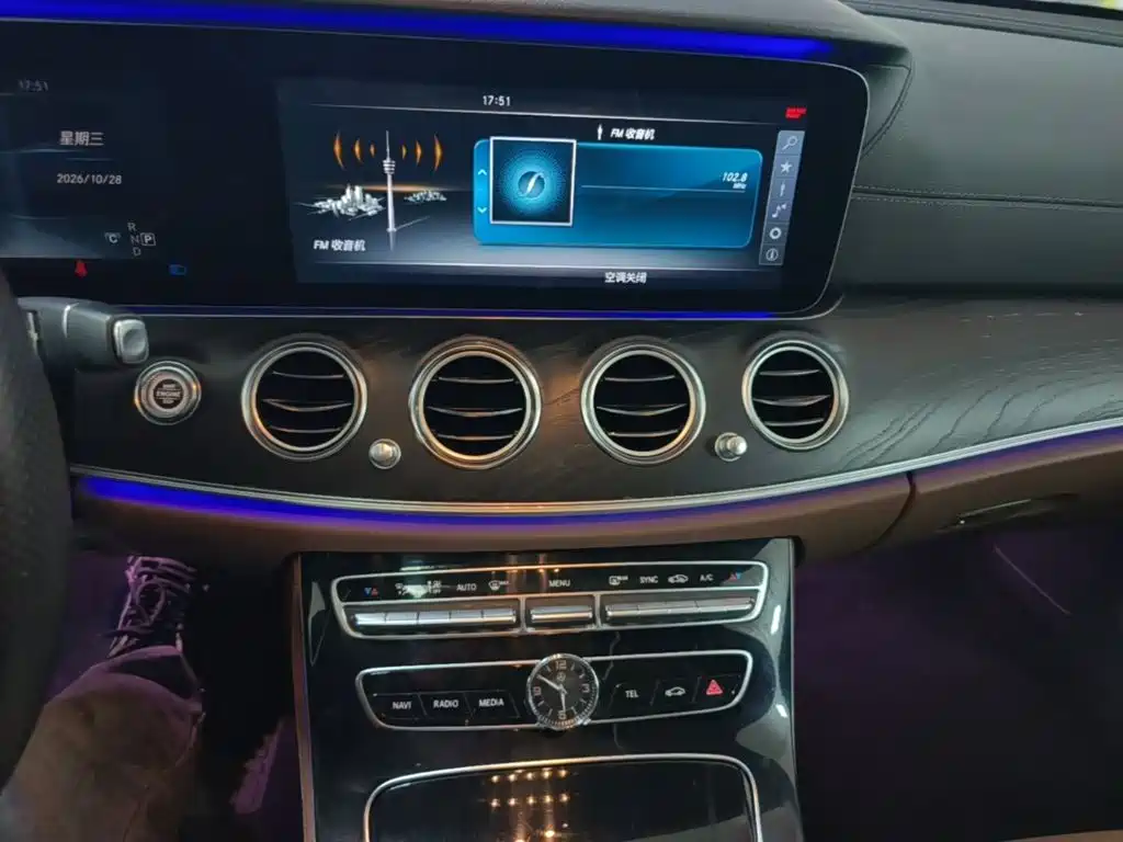 Mercedes-Benz E-Class — миниатюра 13