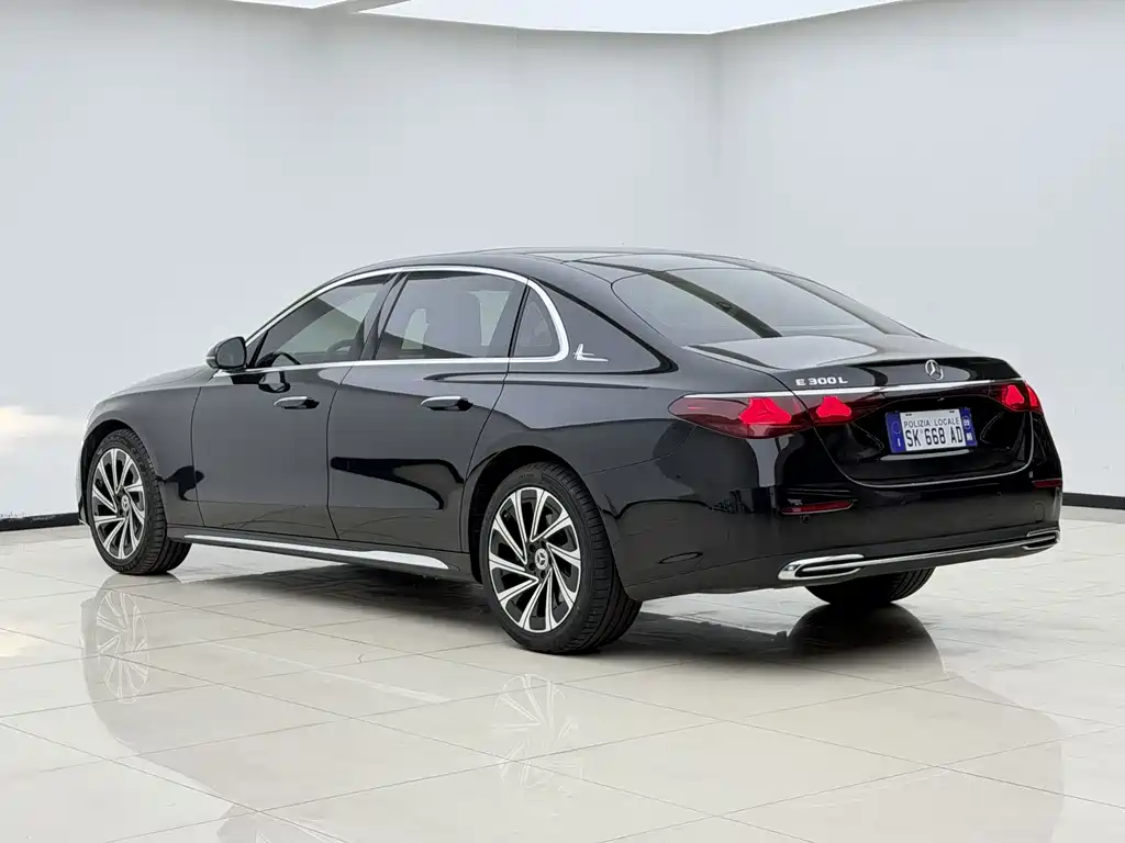 Mercedes-Benz E-Class — миниатюра 9