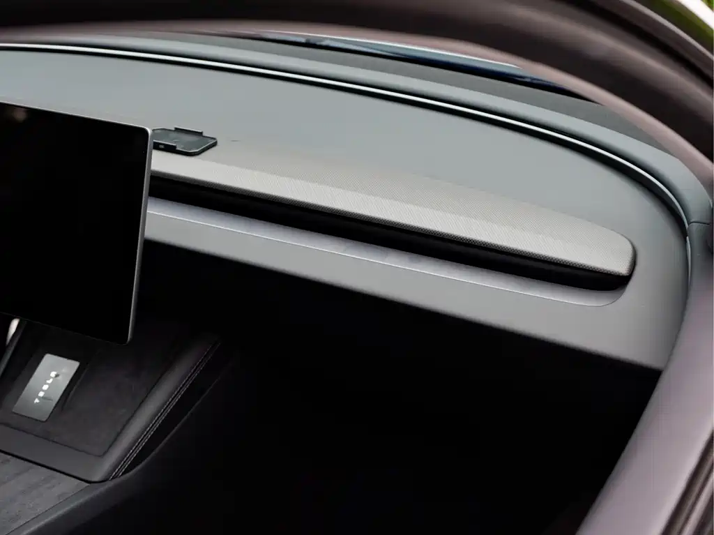 Tesla Model 3 — миниатюра 17