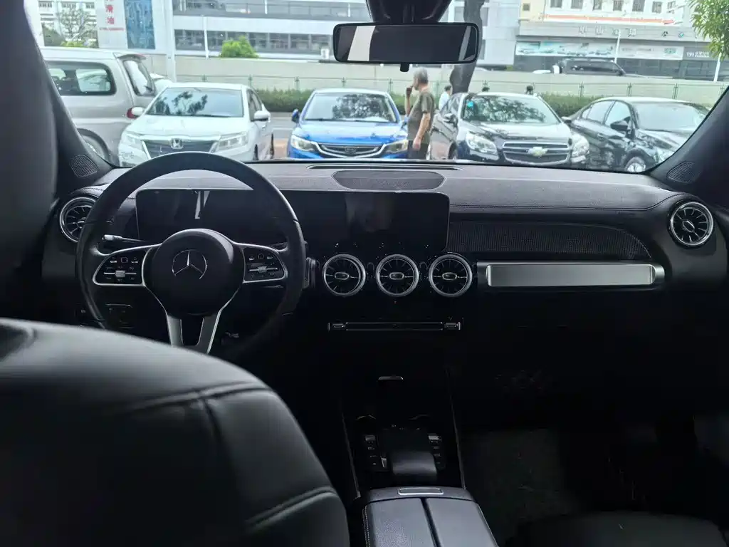 Mercedes-Benz GLB — миниатюра 7