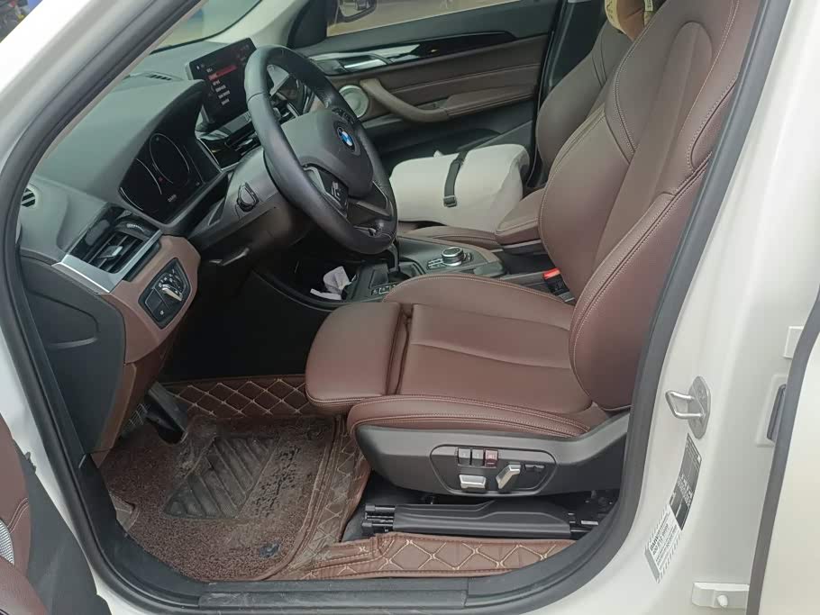 BMW X1 1.5 л 2022 г. Белый, пробег 20000 км