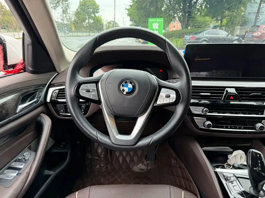BMW 5 Series — миниатюра 14
