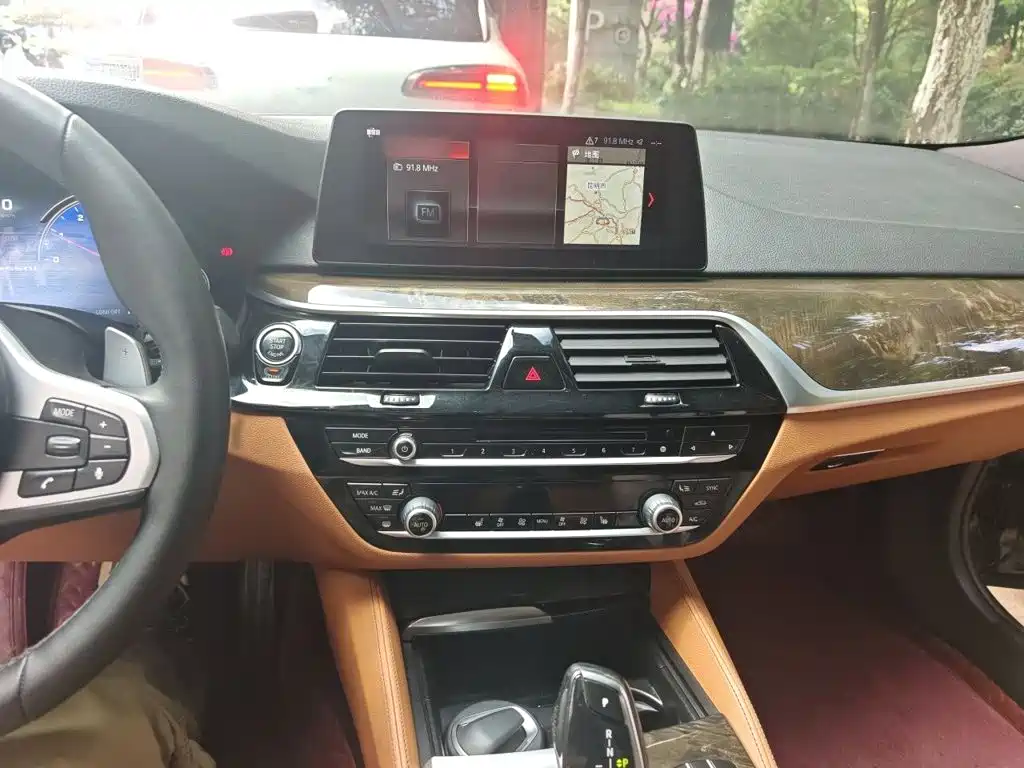BMW 5 Series — миниатюра 6