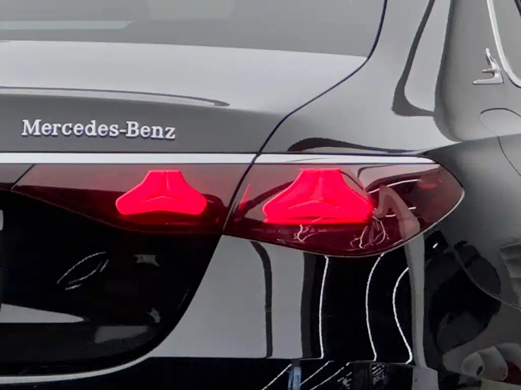 Mercedes-Benz E-Class — миниатюра 17