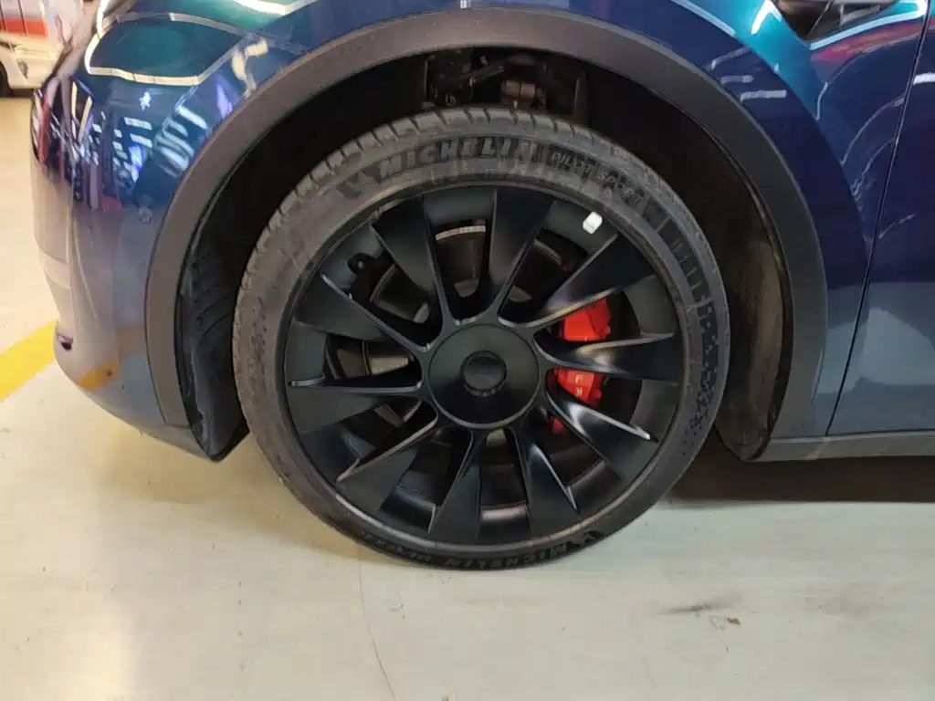 Tesla Model Y — миниатюра 23