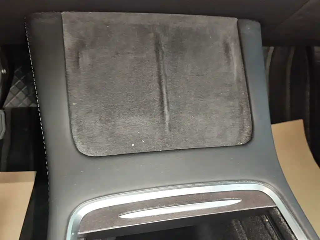 Tesla Model Y — миниатюра 9