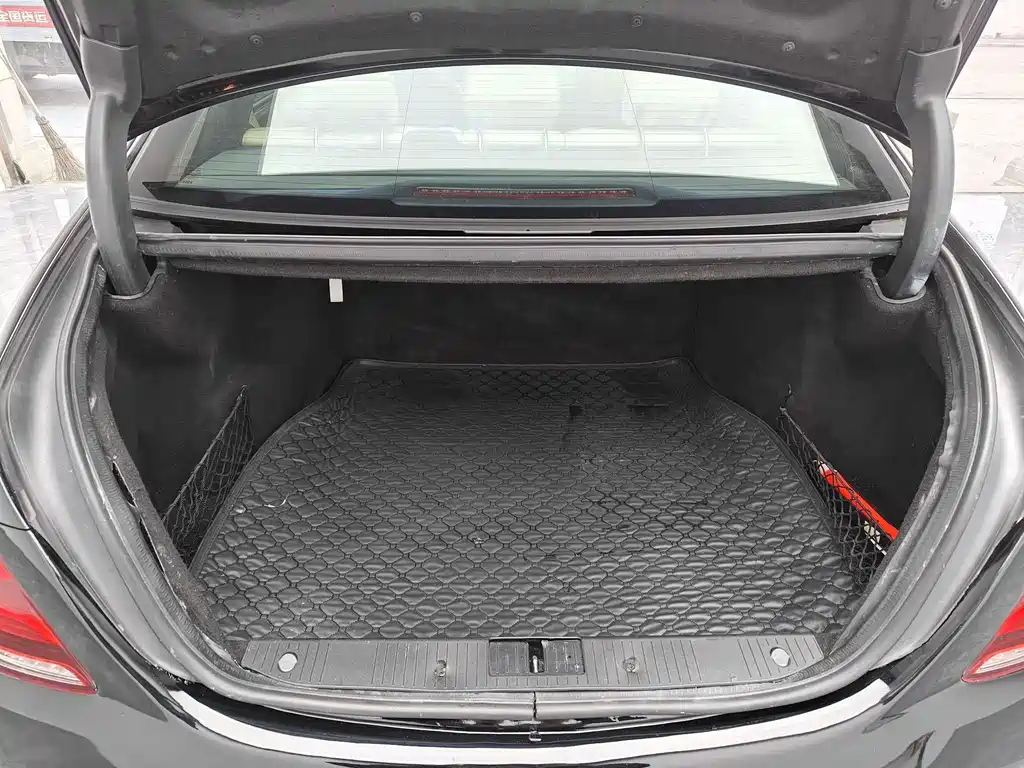 Mercedes-Benz S-Class — миниатюра 7