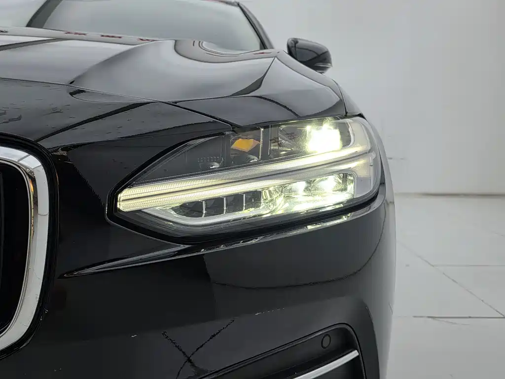 Volvo S90 — миниатюра 17