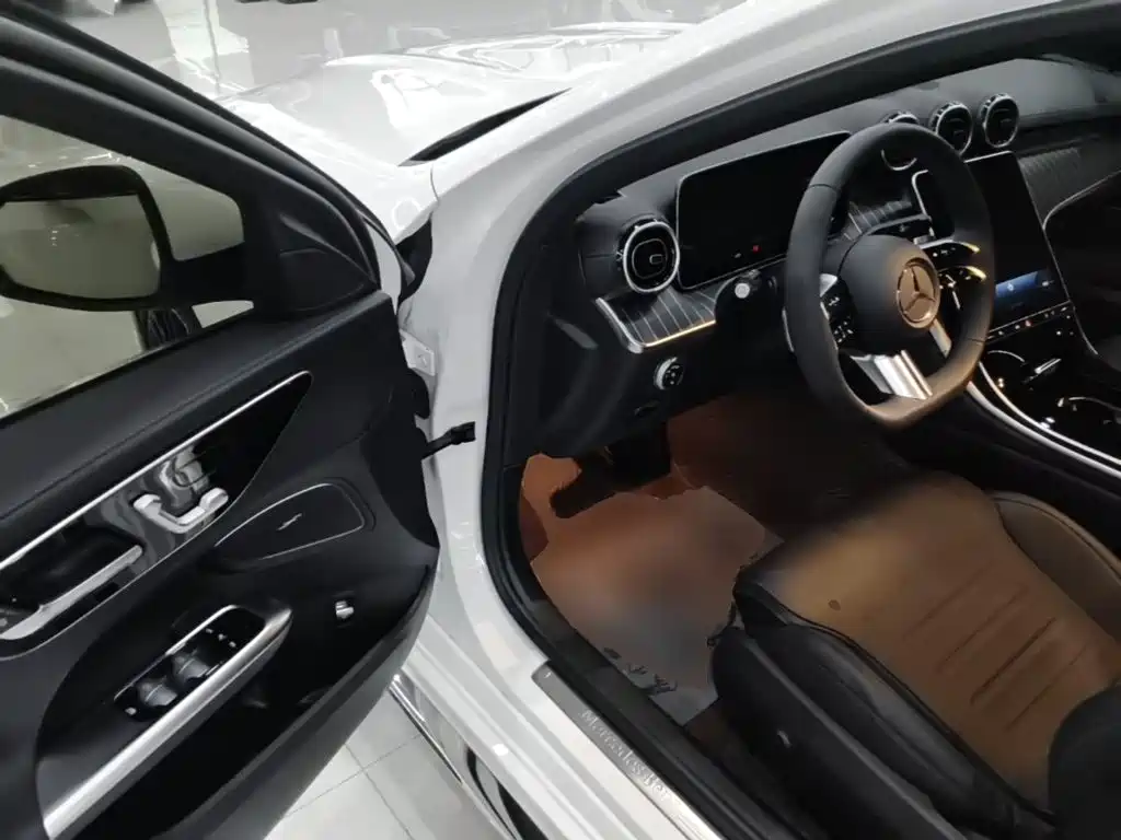 Mercedes-Benz C-Class — миниатюра 16