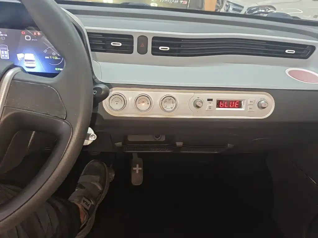 Wuling MINIEV — миниатюра 13