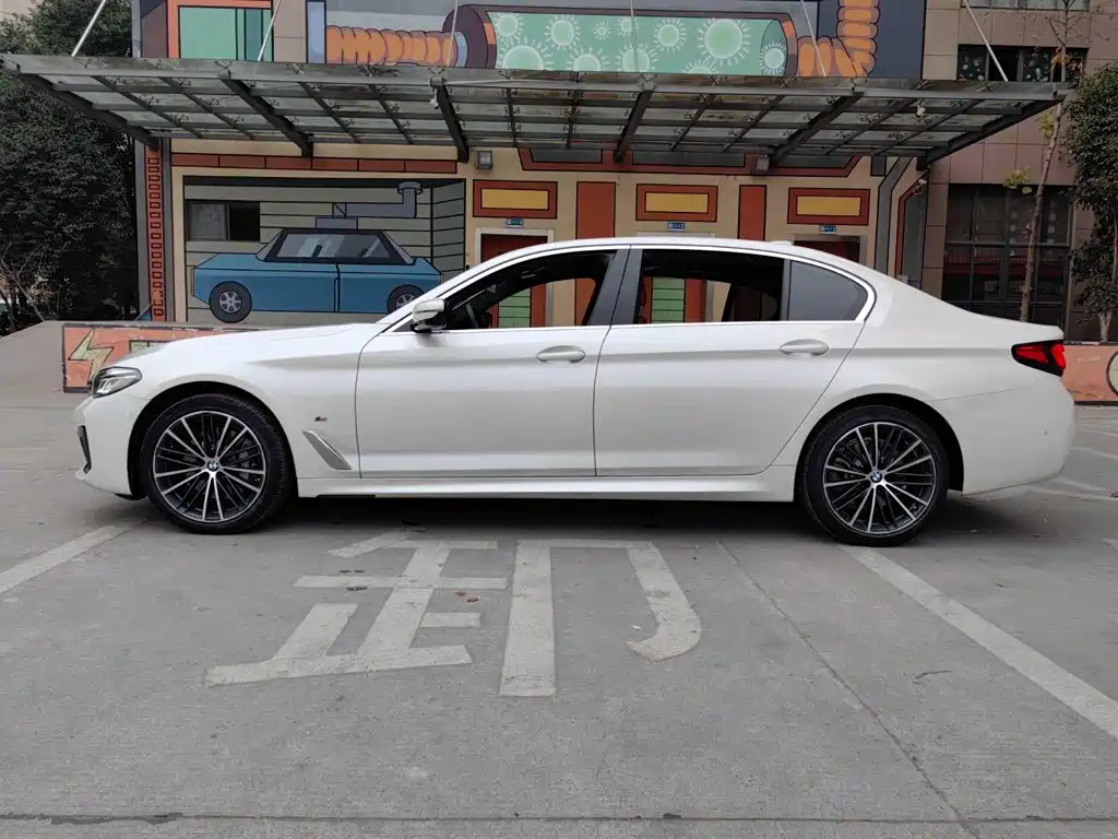 BMW 5 Series — миниатюра 19