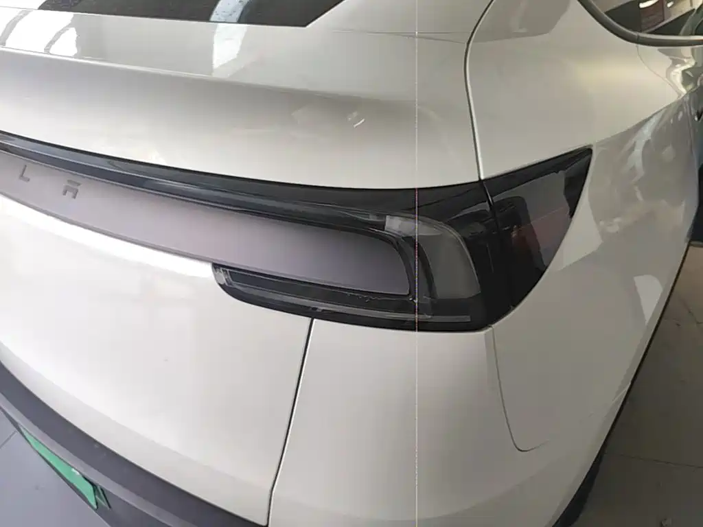 Tesla Model Y — миниатюра 8