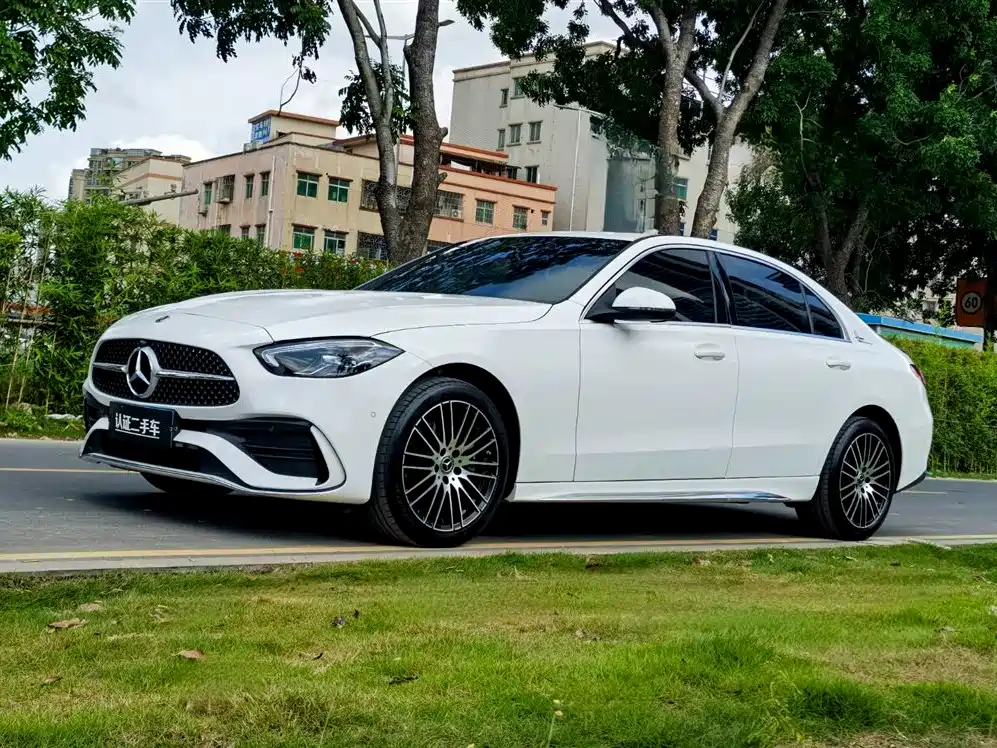 Mercedes-Benz C-Class 2024