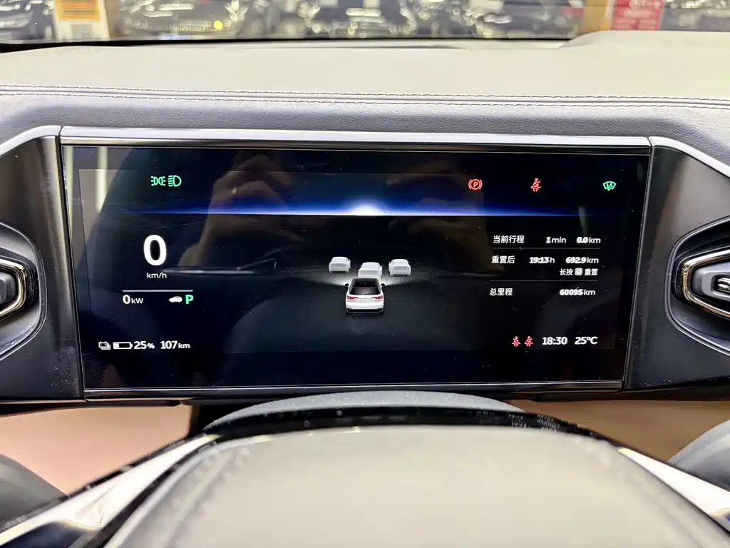 NIO ES8 2020 415KM мест