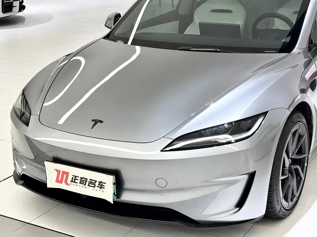 Tesla Model 3 — миниатюра 7