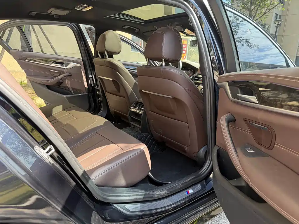 BMW 5 Series — миниатюра 8