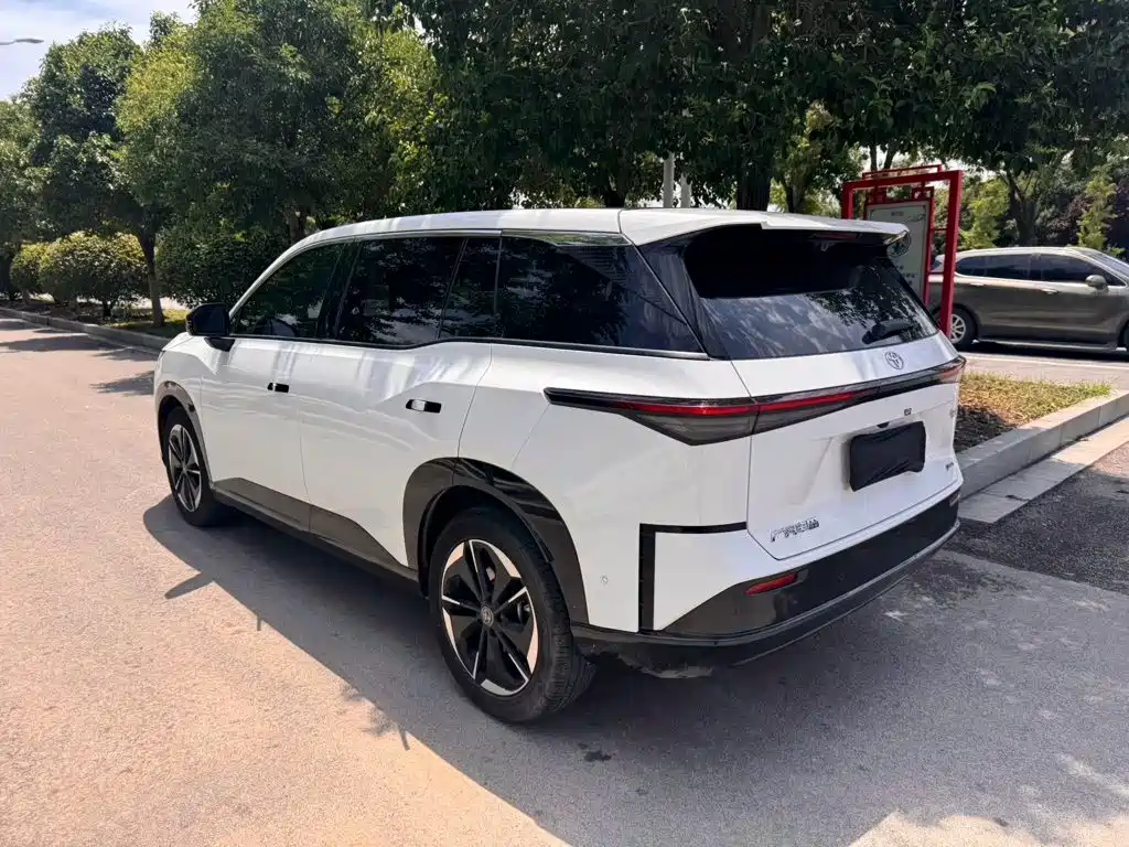 Toyota bZ3X - фото 4