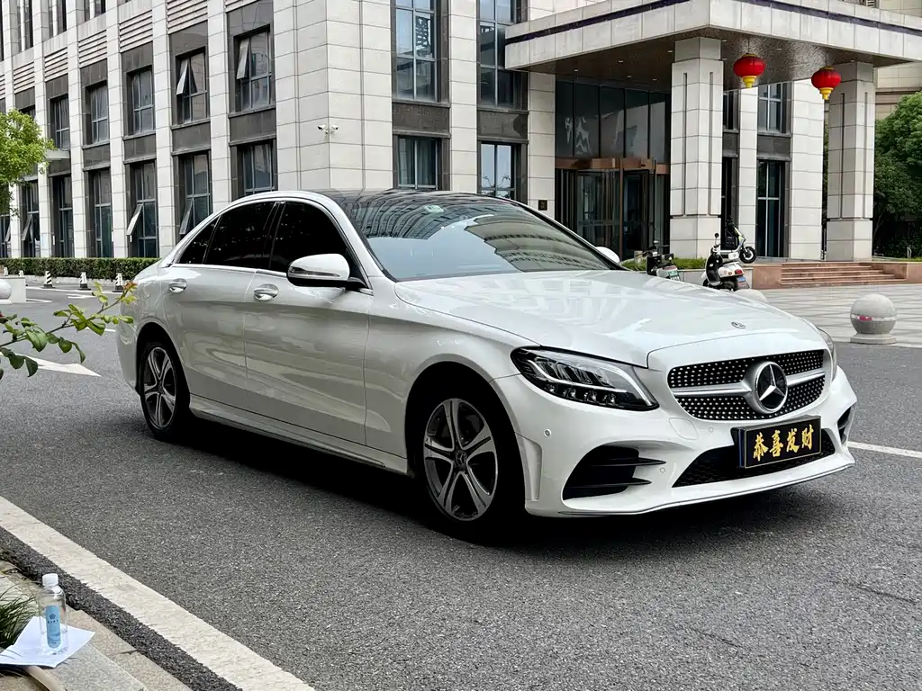 Mercedes-Benz C-Class — миниатюра 3