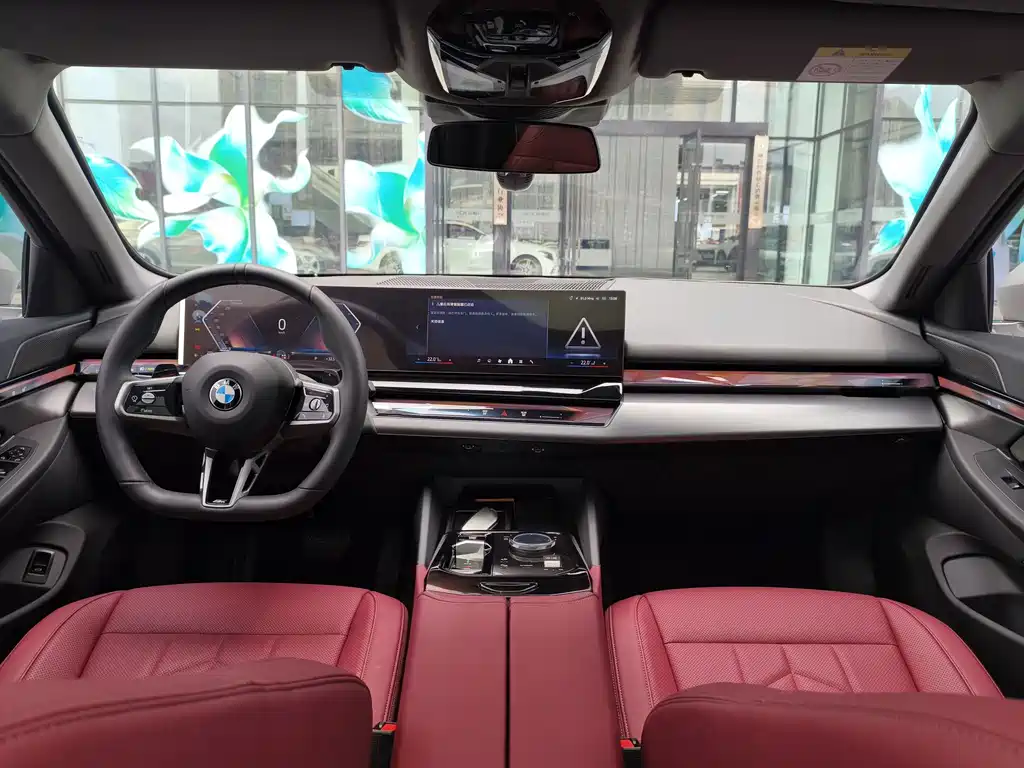BMW 5 Series — миниатюра 13