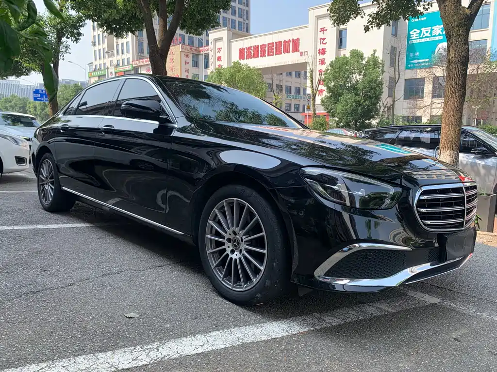 Mercedes-Benz E-Class — миниатюра 3