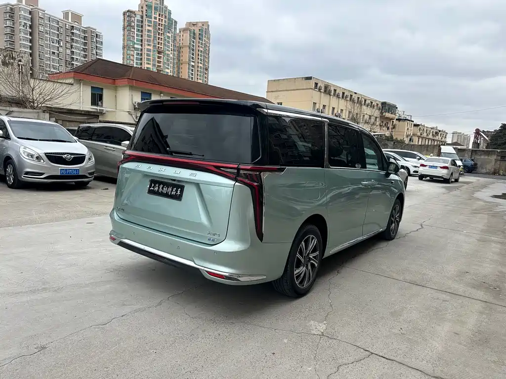 SAIC MAXUS EVERYONE 9