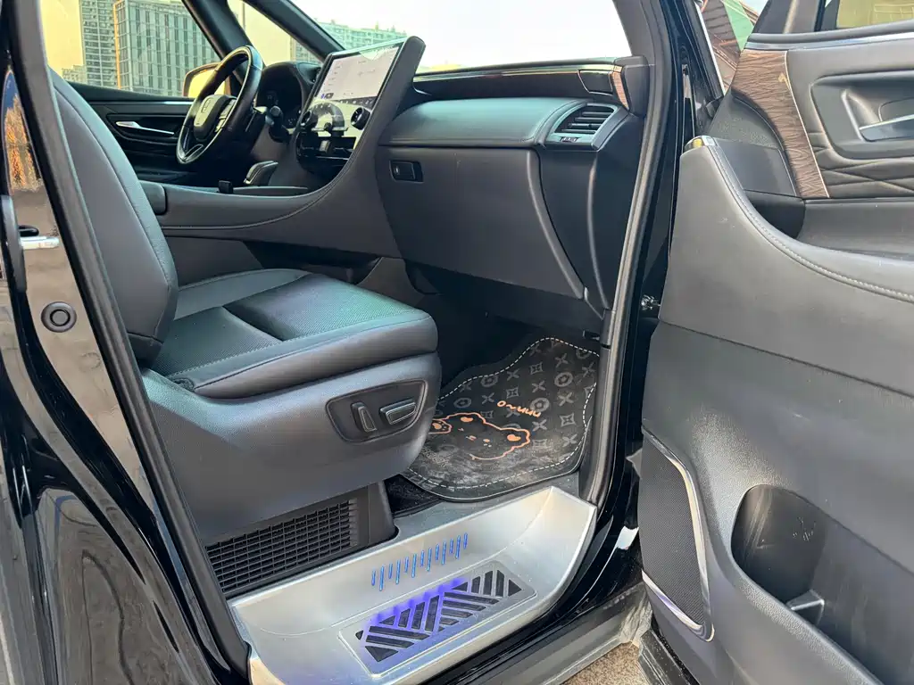 Toyota Vellfire — миниатюра 7