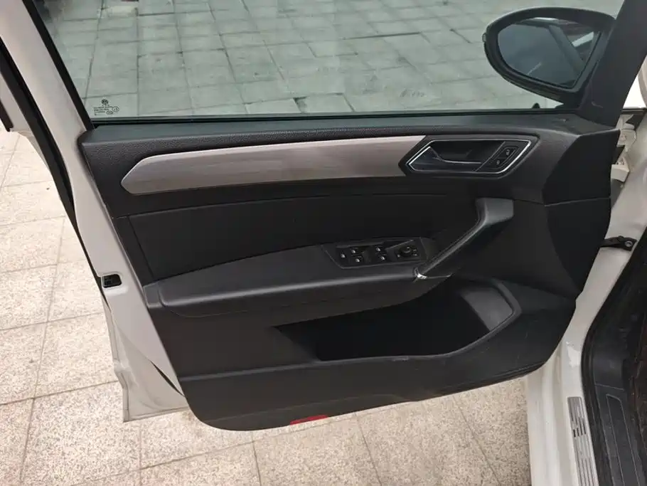 Volkswagen Touran — миниатюра 7