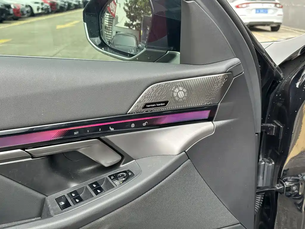 BMW 5 Series — миниатюра 15