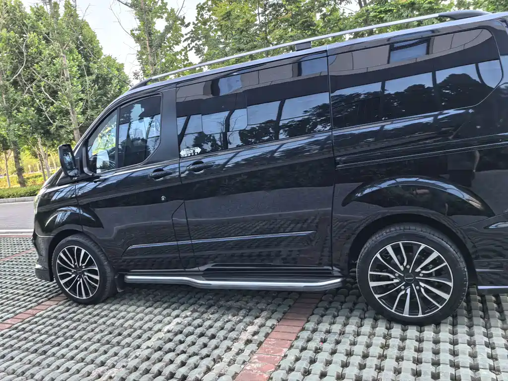 Ford Tourneo 2023 2.0T AT