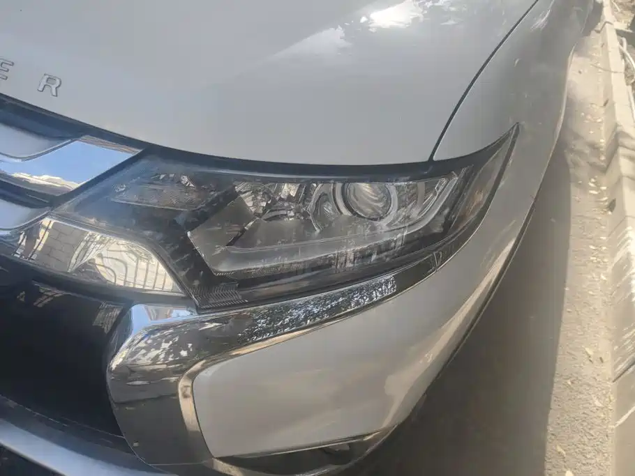Mitsubishi Outlander — миниатюра 5