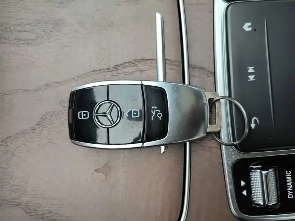 Mercedes-Benz E-Class — миниатюра 9