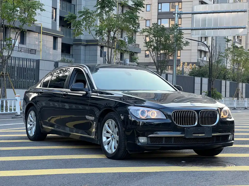 BMW 7 Series — миниатюра 2