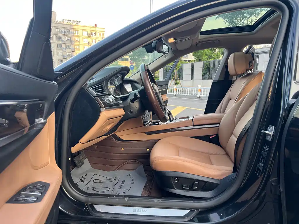 BMW 7 Series — миниатюра 20