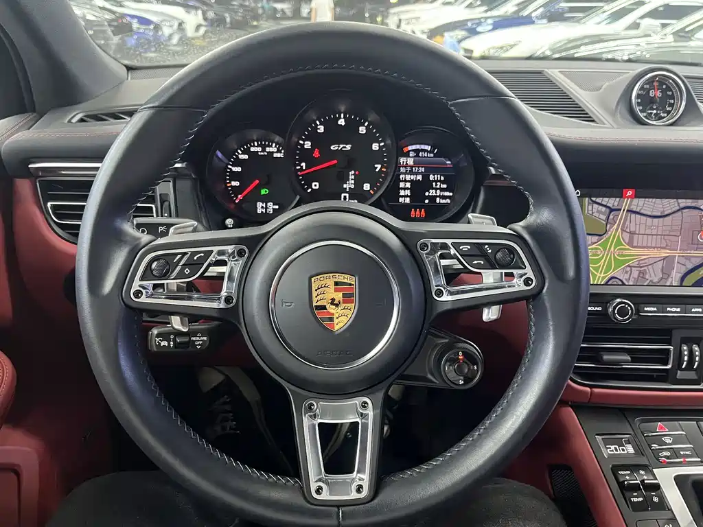 Porsche Macan — миниатюра 9