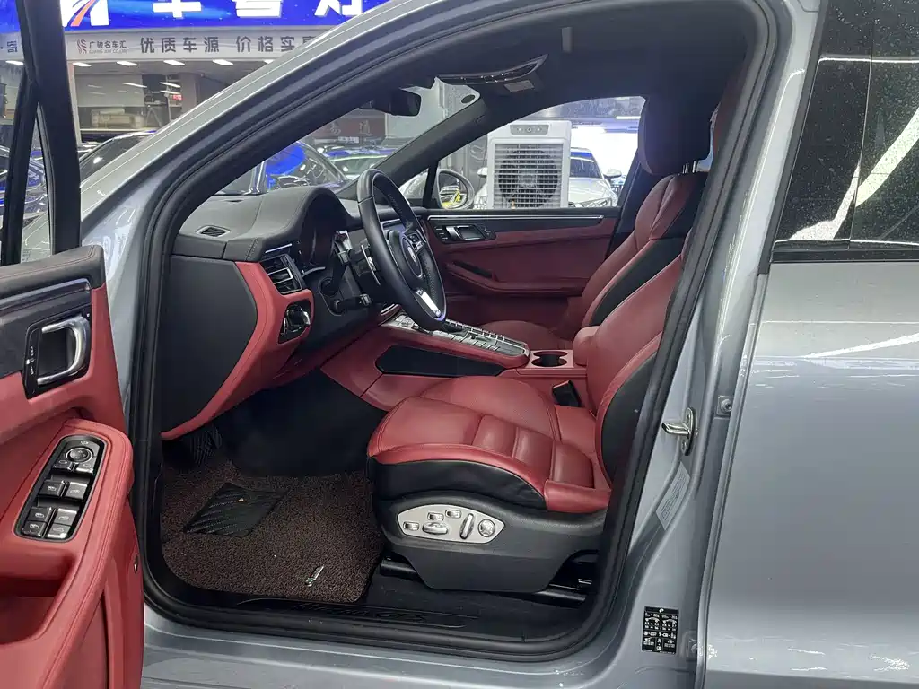Porsche Macan — миниатюра 5