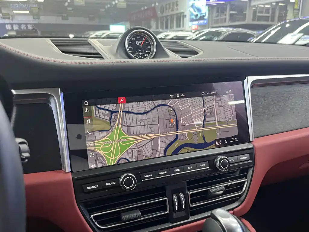 Porsche Macan — миниатюра 12