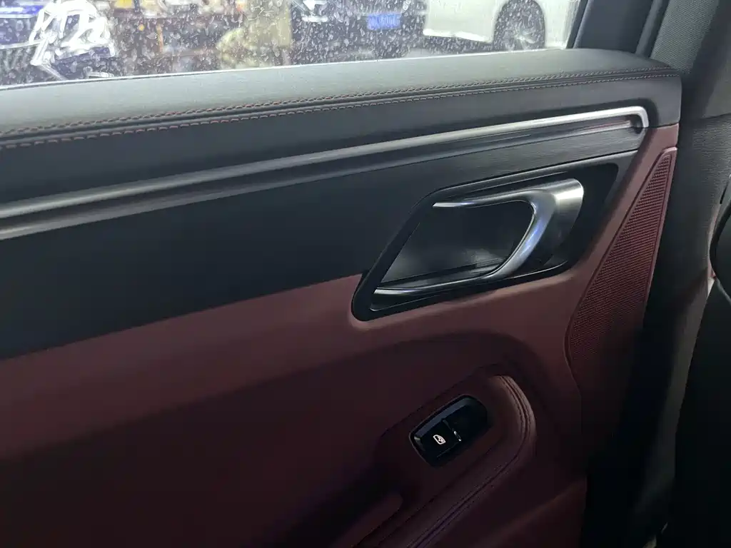 Porsche Macan — миниатюра 16