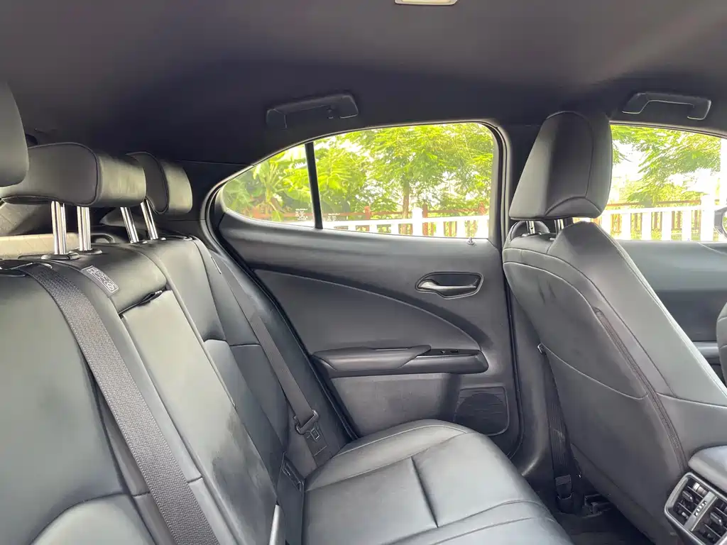 Lexus UX — миниатюра 14