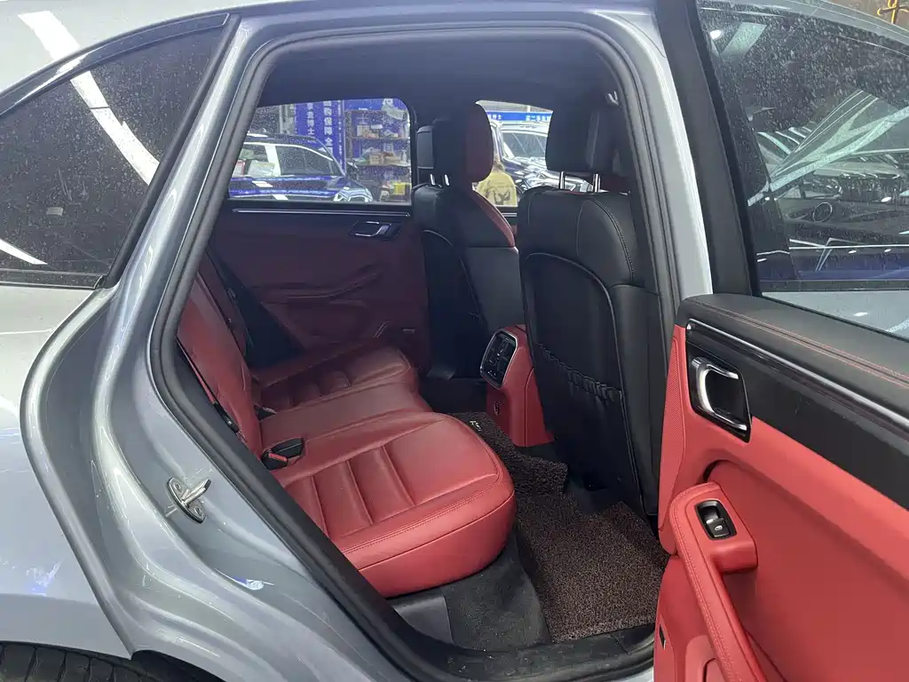 Porsche Macan — миниатюра 7
