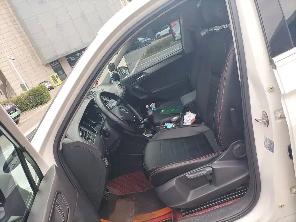 Volkswagen Tiguan L — миниатюра 8