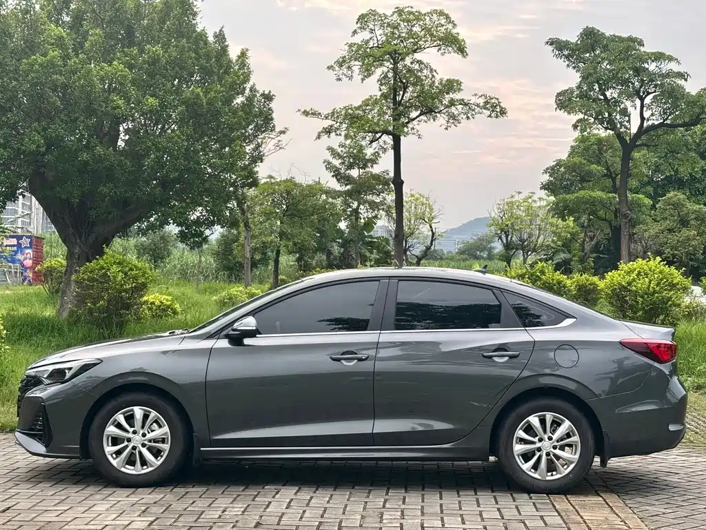 Changan Eado — миниатюра 4