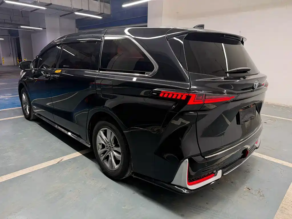 TOYOTA SIENNA