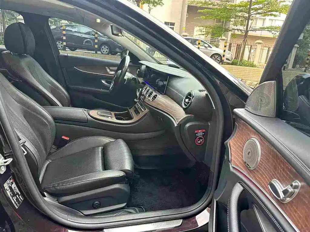 Mercedes-Benz E-Class — миниатюра 8