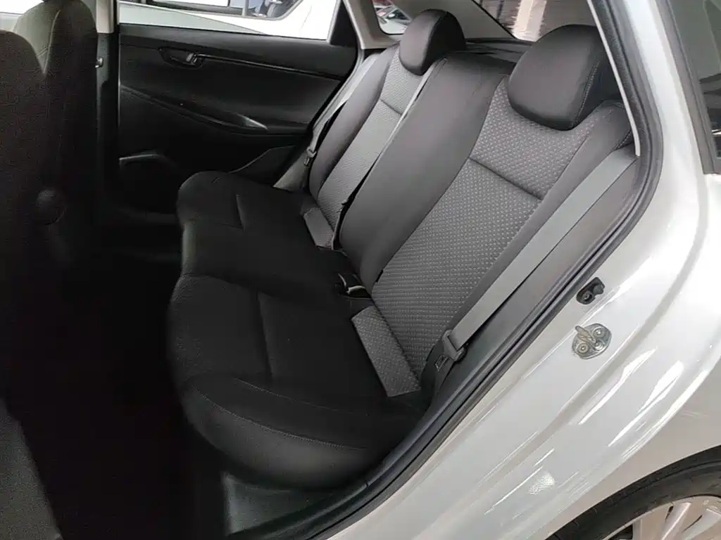 Hyundai Elantra — миниатюра 17