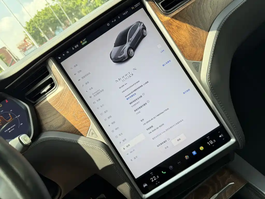 TESLA MODEL X